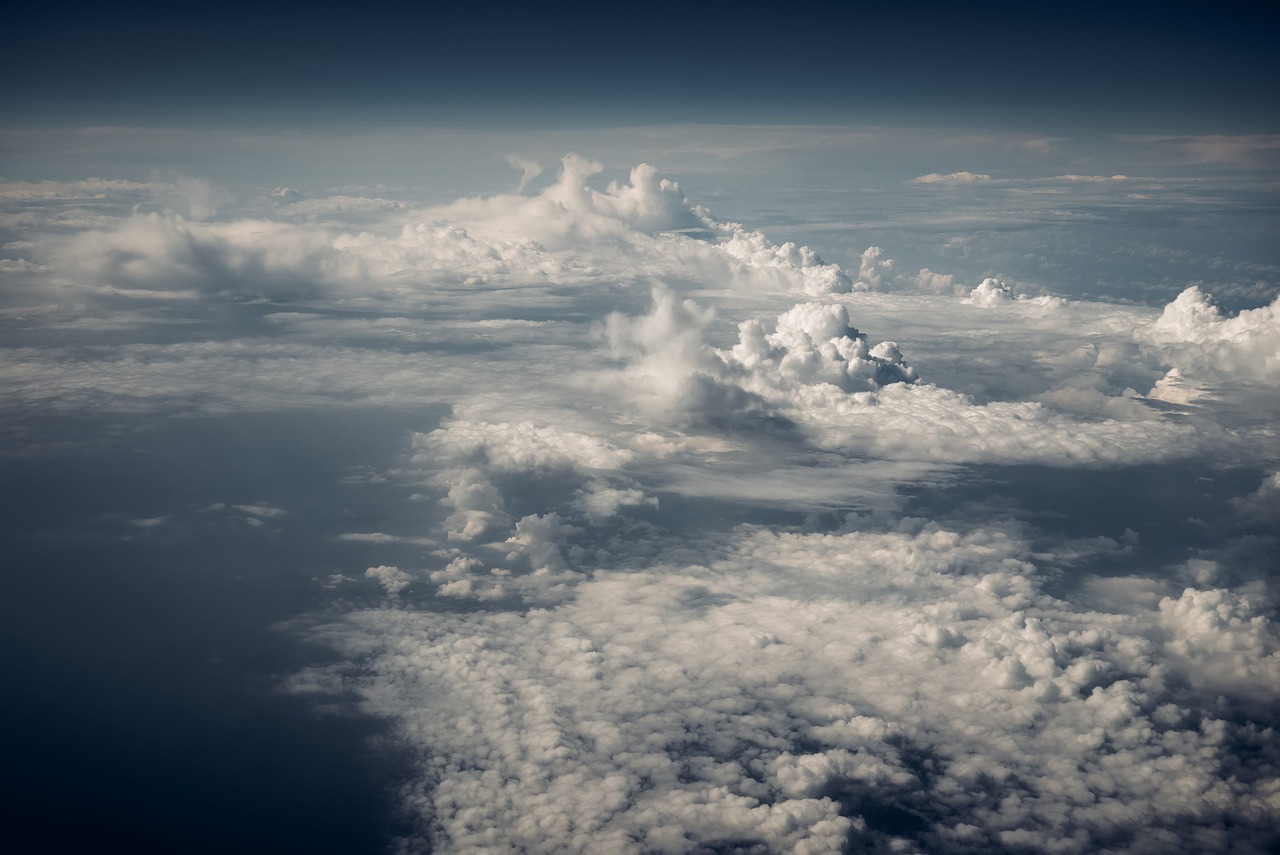 揭秘无侦-7高空飞行画面，探索未知领域的神秘使者